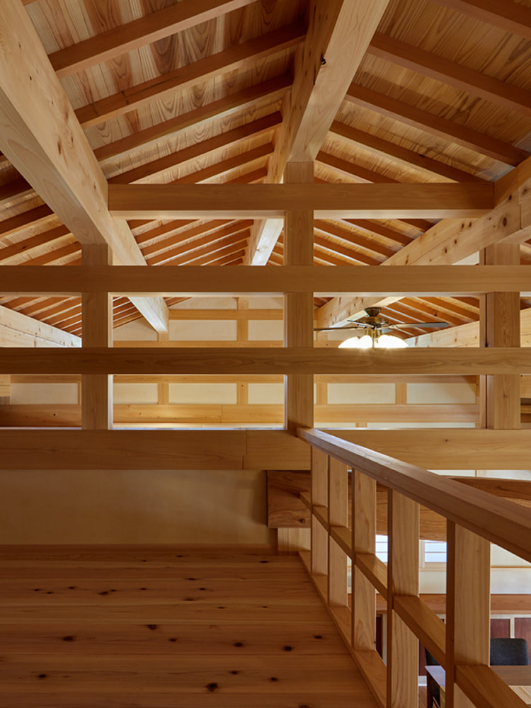 建築中の木造フレームの構造体