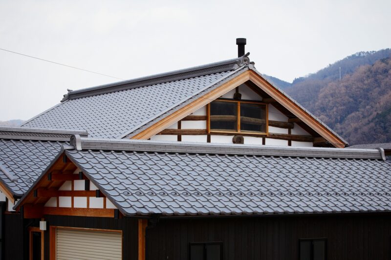 古材の小屋組を活かす古民家／新見市